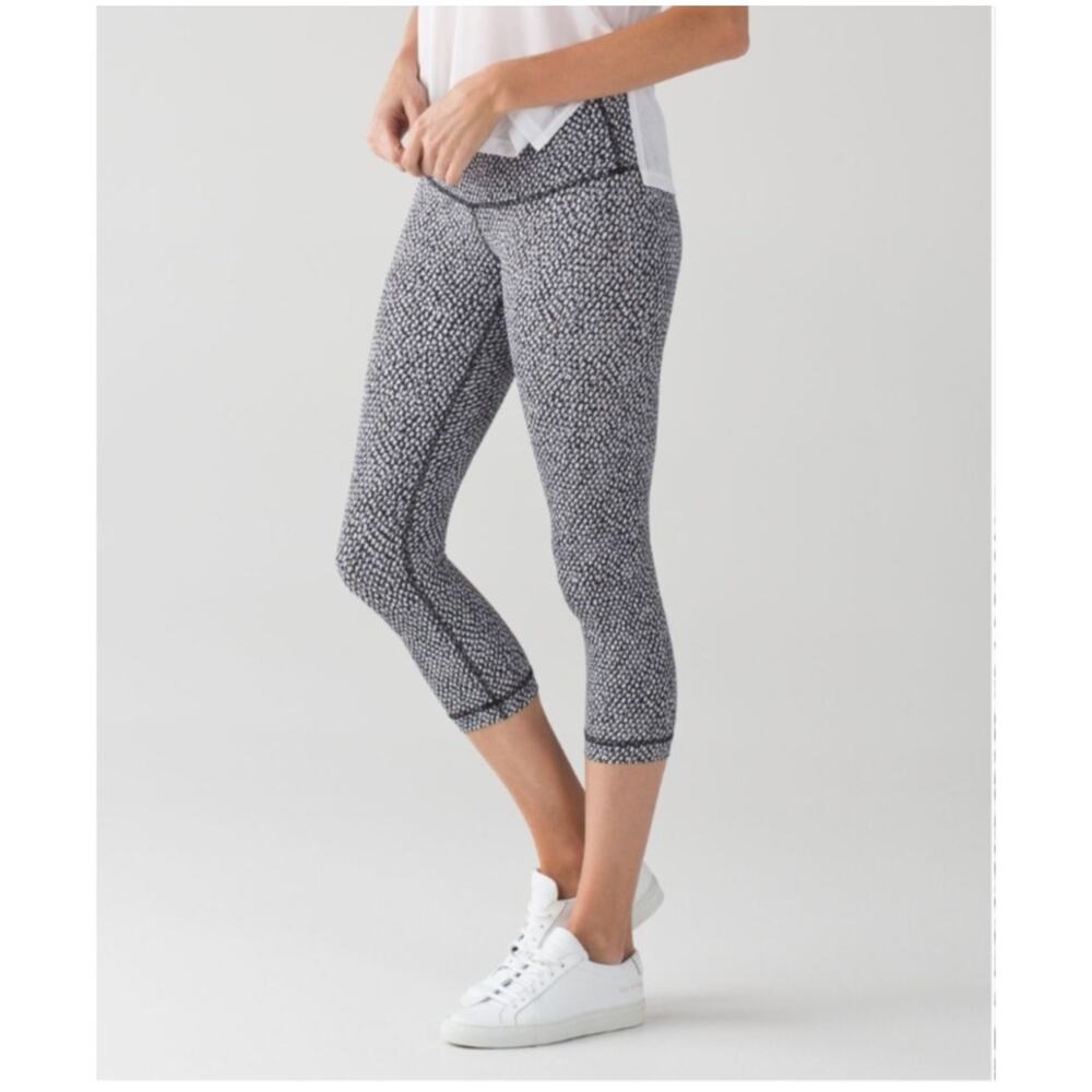 Lululemon Women's Wunder Under Crop Scatter Star Arctic Grey Black Leggings Sz 6